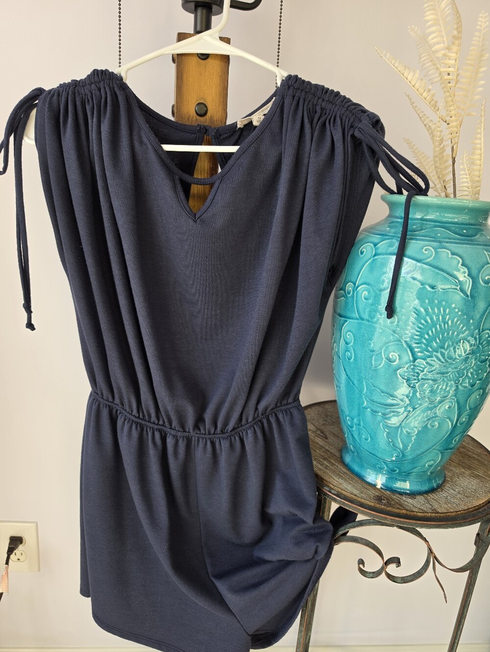 #2661, Mel + Rose navy blue keyhole romper sz m, great condition. 